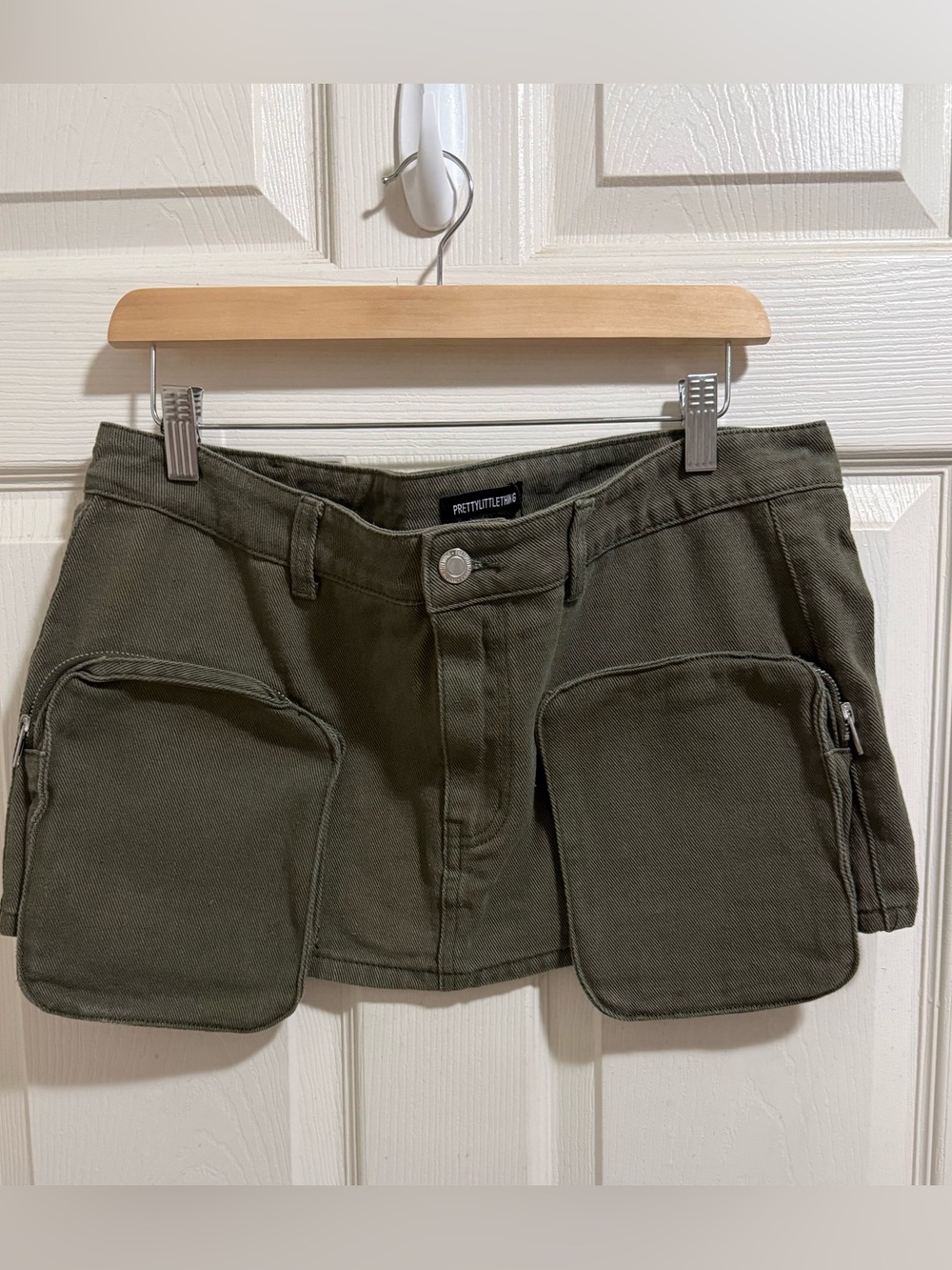 PrettyLittleThing Olive Green Cargo Pocket Mini Shorts